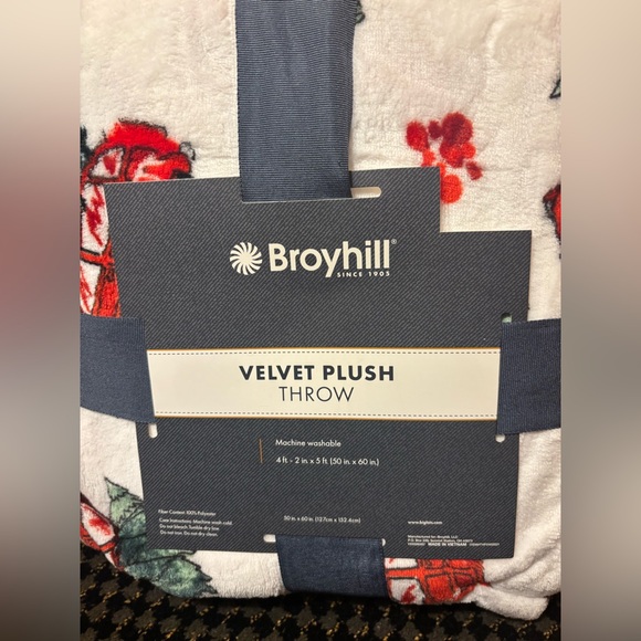 NWT Broyhill Blanket Velvet Plush Throw Christmas Tree Red Truck
50" X 60" - Picture 2 of 8